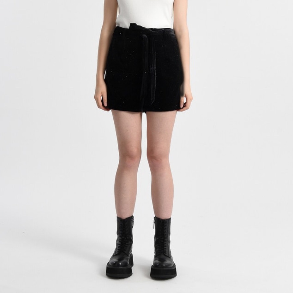 NWT Lili Sidonio Black Velvet Rhinestone High Waist Shorts - Picture 4 of 13